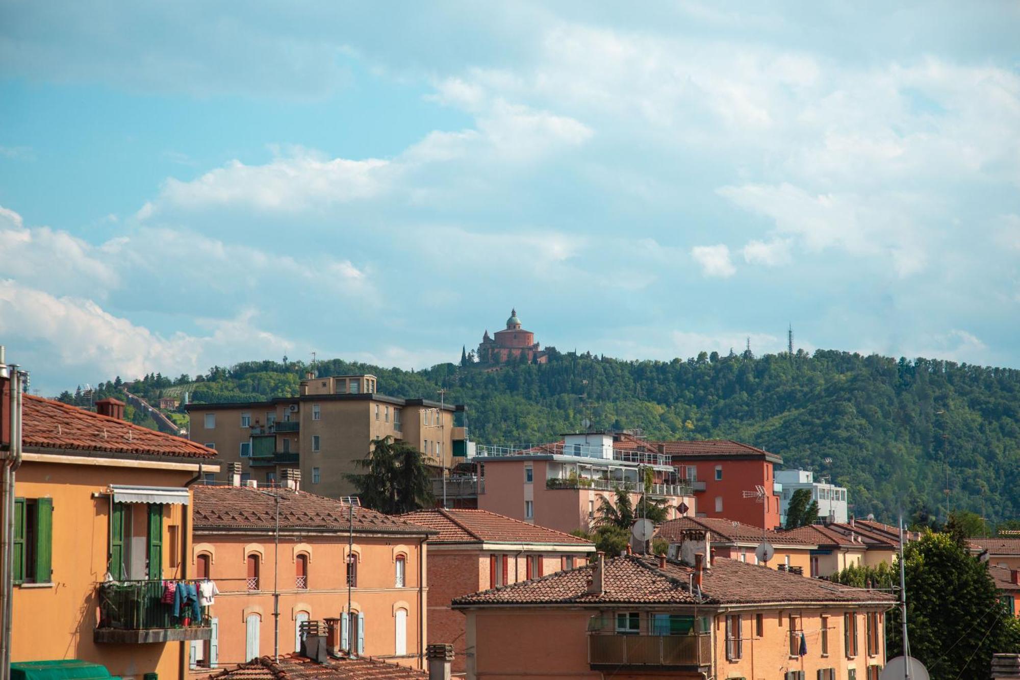 Appartamento Accogliente Con Vista San Luca Bologna Bagian luar foto