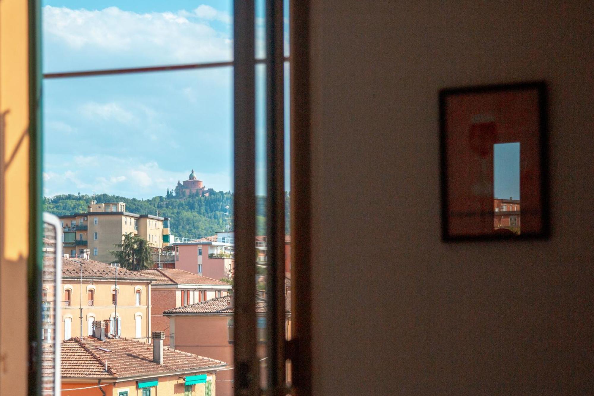 Appartamento Accogliente Con Vista San Luca Bologna Bagian luar foto